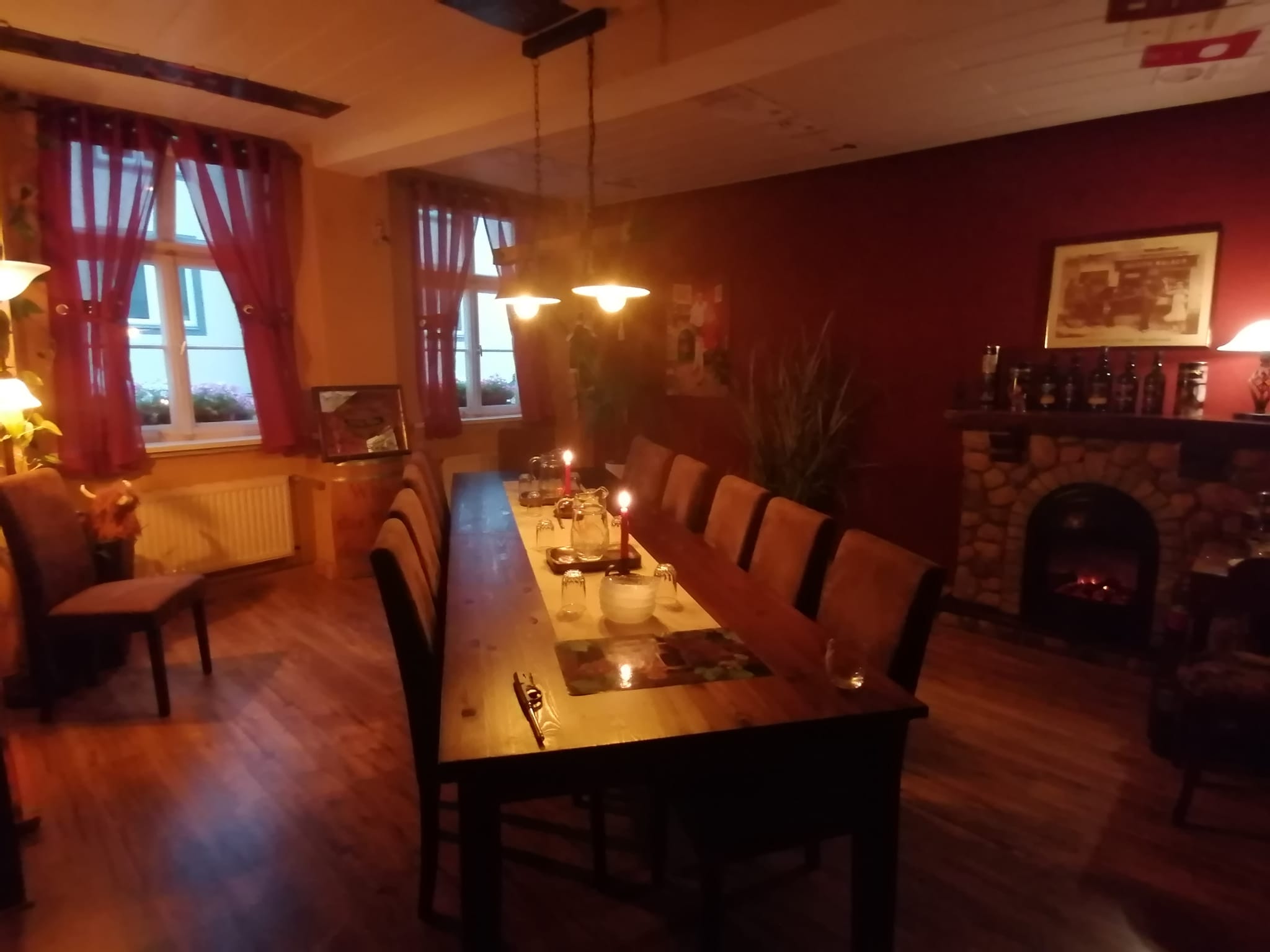 Whisky Wendelmuth – Tasting-Raum mit Kamin